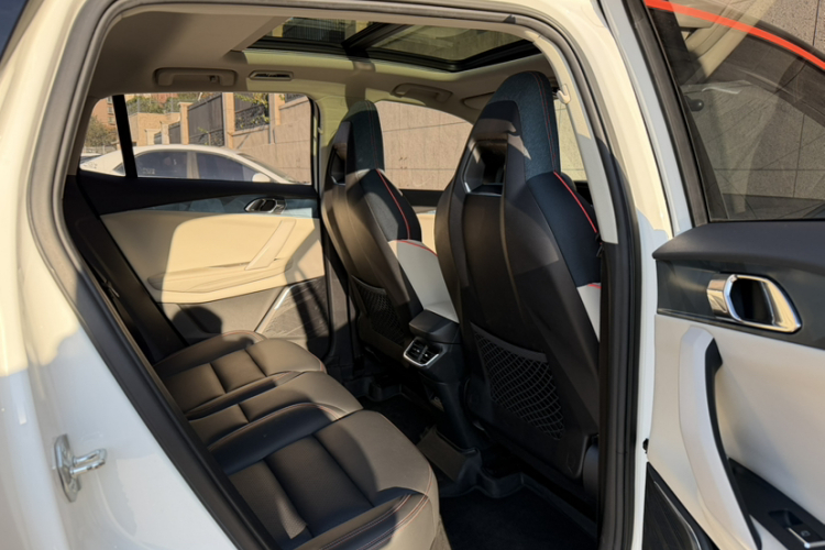 领克06 2020款 1.5T 耀Halo局部细节9003