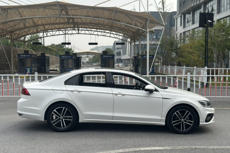 大众 凌渡 2021款 改款 280TSI DSG舒适版车身外观6003