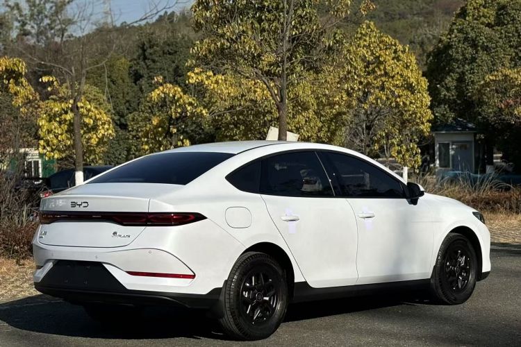 比亚迪 秦PLUS 2025款 DM-i 智驾版 55KM领先型车身外观6004