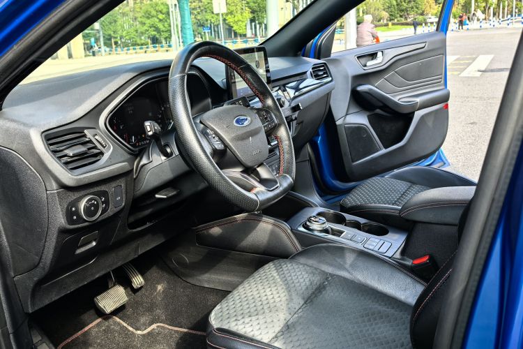 福特 福克斯 2020款 三厢 EcoBoost 180 自动ST Line中控内饰7007