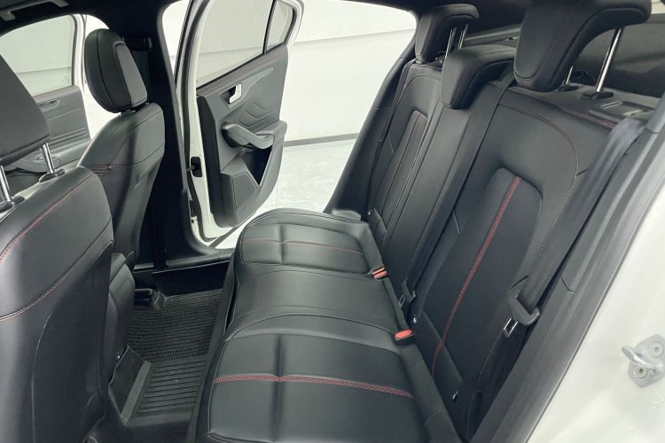 福特 福克斯 2022款 三厢 EcoBoost 180 自动ST Line中控内饰7005