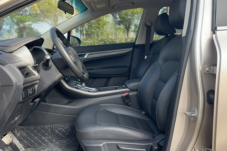 吉利汽车 帝豪GS 2016款 运动版 1.8L 自动领尚型局部细节19