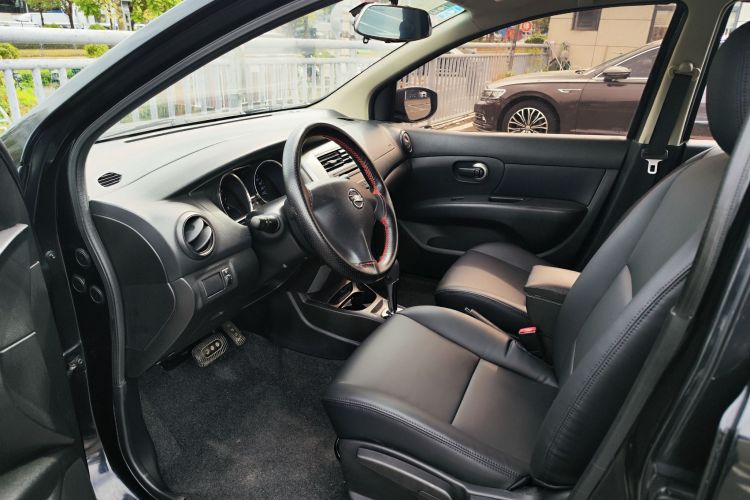 日产 骊威 2013款 1.6XE CVT舒适版中控内饰7001