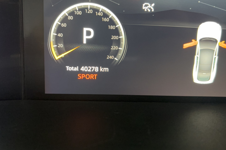 长安UNI-V 2022款 1.5T 尊贵型中控内饰15