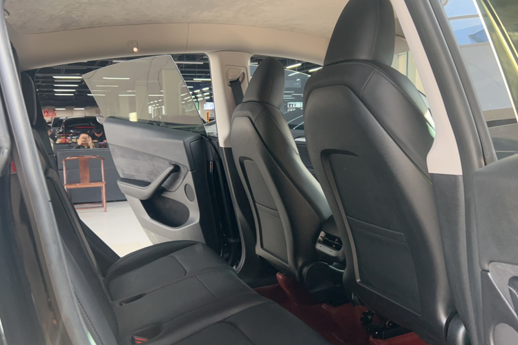 特斯拉 Model Y 2023款 后轮驱动版中控内饰7002