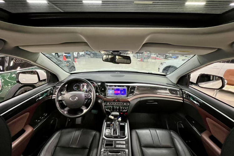 广汽传祺 传祺GS8 2017款 320T 两驱豪华智联版（七座）中控内饰7001