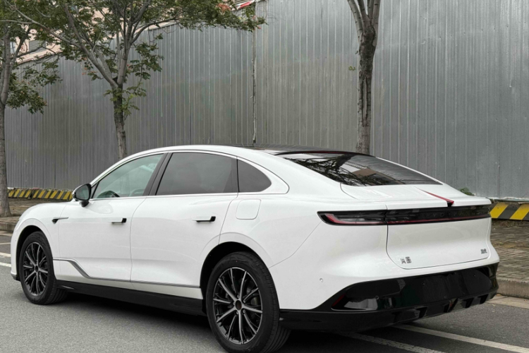 岚图汽车 岚图追光 2024款 PHEV 四驱超长续航行政版车身外观6011