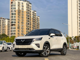 五菱汽车 五菱星辰 2021款 1.5T CVT星辉版