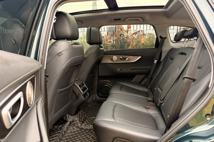 奇瑞 瑞虎8 PRO 2024款 冠军版 290T 两驱闪耀版 5座中控内饰7009