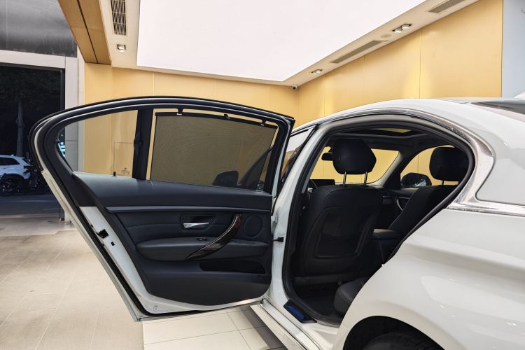 宝马3系 2015款 320Li 超悦版豪华设计套装车身外观6008