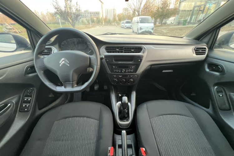 雪铁龙 爱丽舍 2016款 1.6L 手动时尚型中控内饰7001