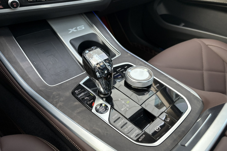 宝马X5 2022款 改款 xDrive 30Li 尊享型M运动套装局部细节18