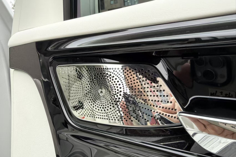 超境汽车 共创坦克300 2021款 2.0T 赛博坦克中控内饰7014