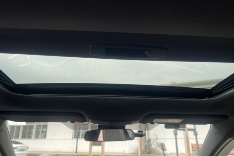 丰田 雷凌 2022款 双擎 1.8H E-CVT豪华版局部细节22