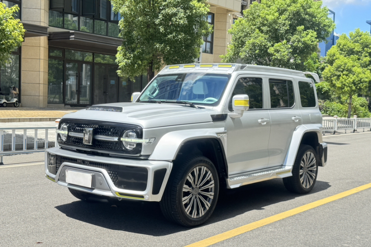 超境汽车 共创坦克300 2021款 2.0T 赛博坦克车身外观1