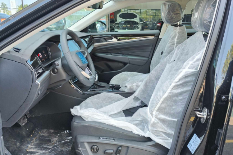 大众 帕萨特 2025款 出众款 330TSI 精英版中控内饰7001