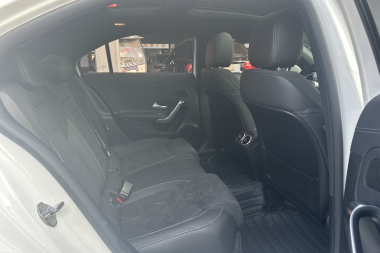 奔驰A级 2019款 改款 A 200 L 运动轿车局部细节9008