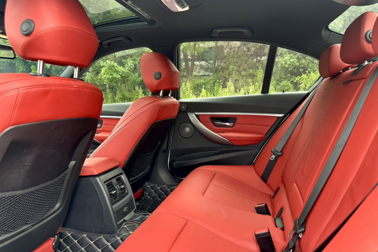 宝马3系 2019款 320i M运动曜夜版局部细节22