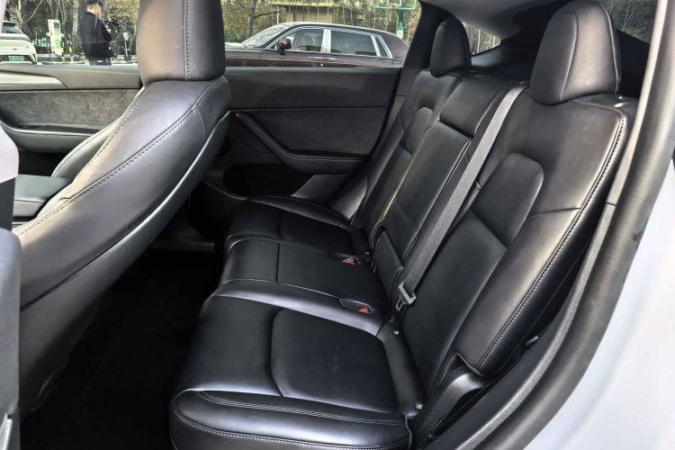 特斯拉 Model Y 2023款 后轮驱动版中控内饰7008