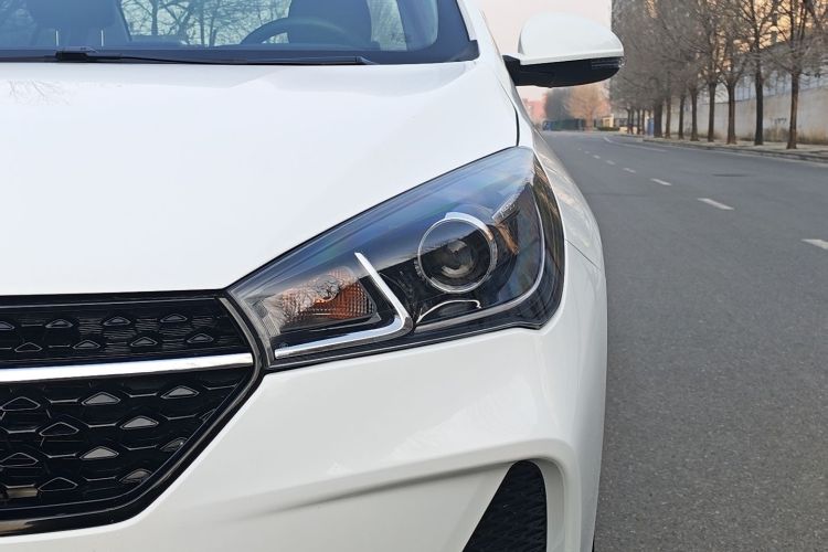 奇瑞 艾瑞泽5 2019款 1.5L 手动新青春版 国VI车身外观6002