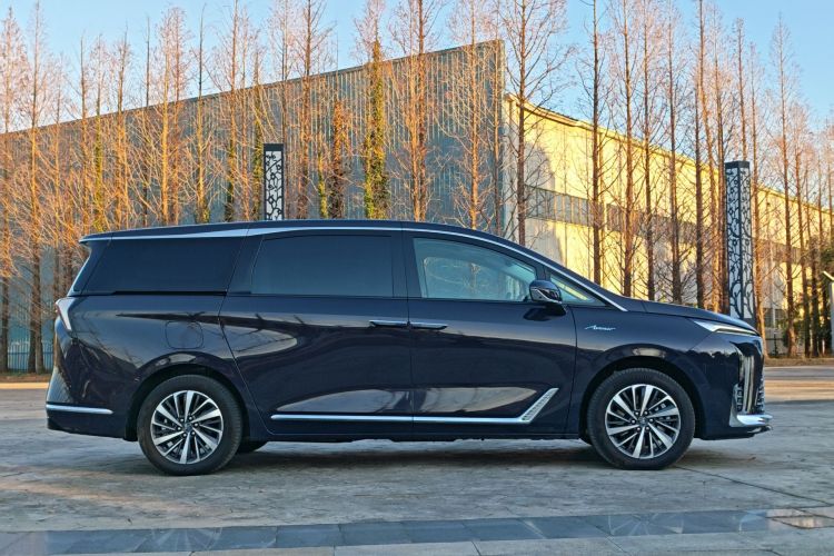 别克GL8新能源 2026款 陆尊 奢享版车身外观6003