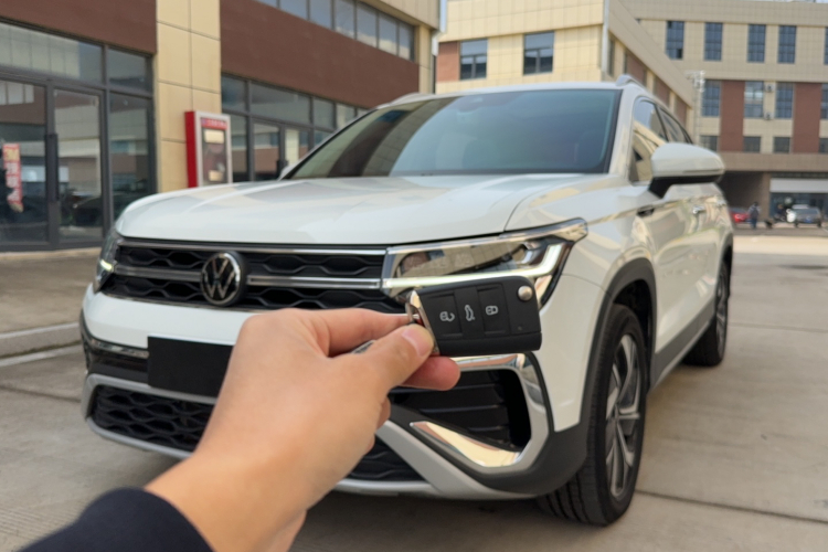 大众 途岳 2023款 300TSI 两驱满月版中控内饰7001