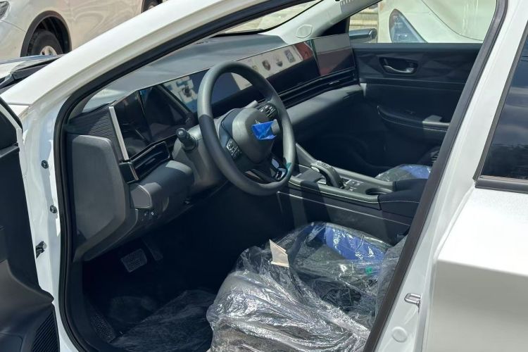 灵悉L 2025款 头号玩家版+超级加倍选装包中控内饰7001