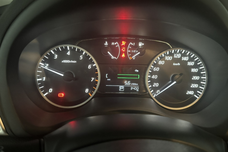 日产 轩逸 2024款 经典 1.6XE CVT舒适版中控内饰15