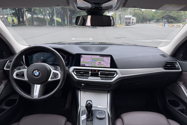 宝马3系 2021款 325i M运动曜夜套装中控内饰7001