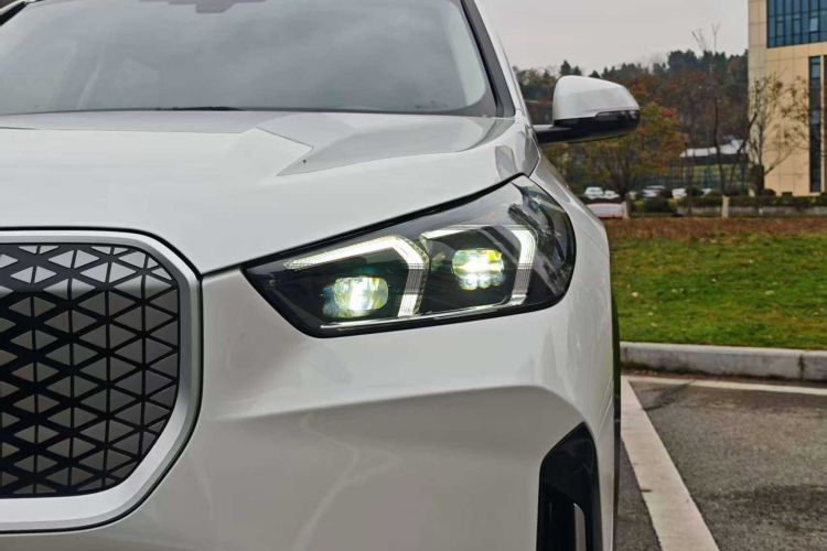 宝马iX1 2023款 eDrive25L X设计套装车身外观6008