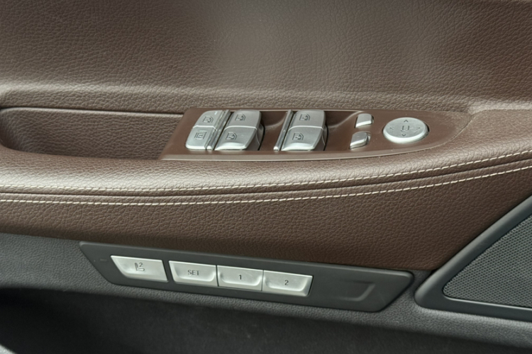 宝马7系 2017款 730Li 领先型局部细节9001