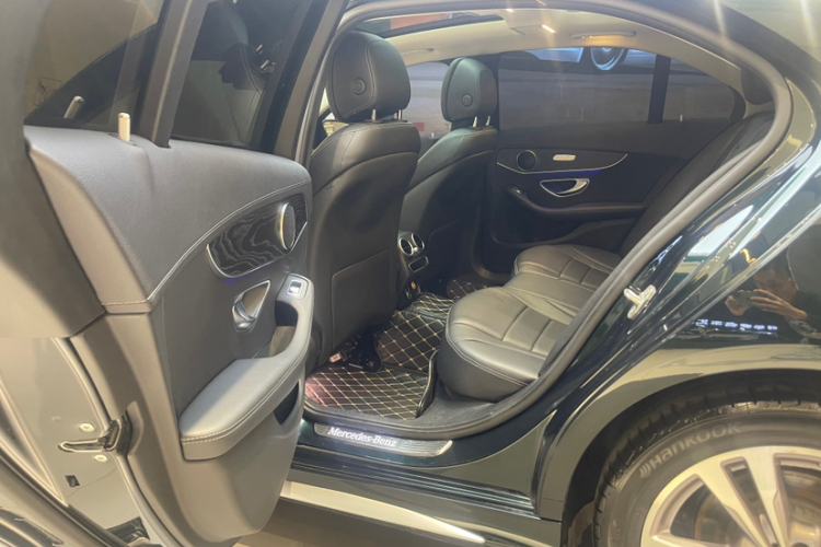 奔驰C级 2021款 C 200 L 时尚型运动版中控内饰7009