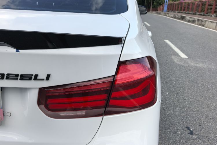 宝马3系 2019款 320Li M运动曜夜版车身外观6009