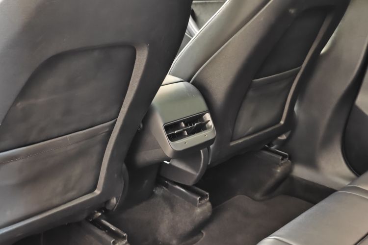 特斯拉 Model Y 2021款 标准续航后驱版中控内饰7011