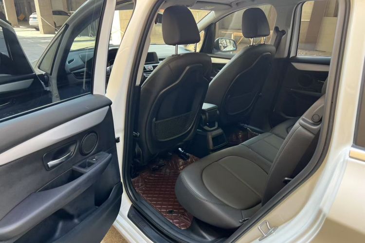 宝马2系多功能旅行车 2019款 220i 领先型中控内饰7003