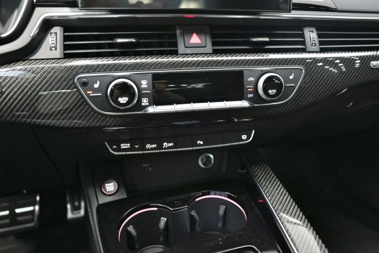 奥迪RS 5 2021款 RS 5 2.9T Sportback 暗金版中控内饰7004