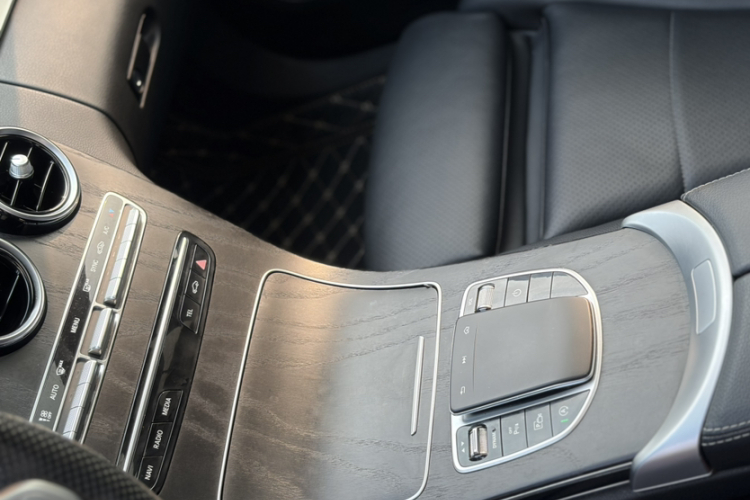 奔驰C级 2020款 C 260 L 运动版中控内饰7009