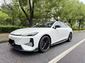 长安UNI-V 2024款 1.5T 尊贵运动型