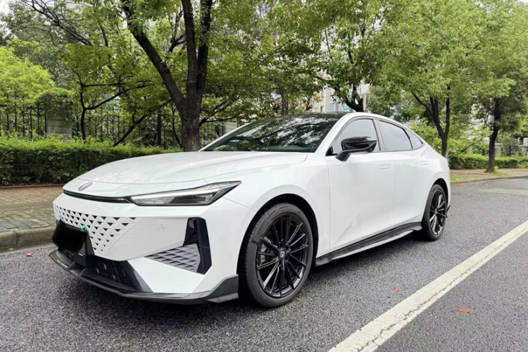 长安UNI-V 2024款 1.5T 尊贵运动型车身外观1