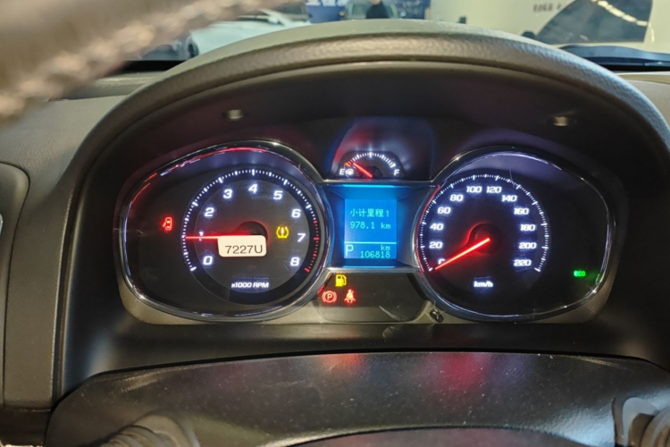 雪佛兰 科帕奇 2015款 2.4L 四驱旗舰版 7座中控内饰15