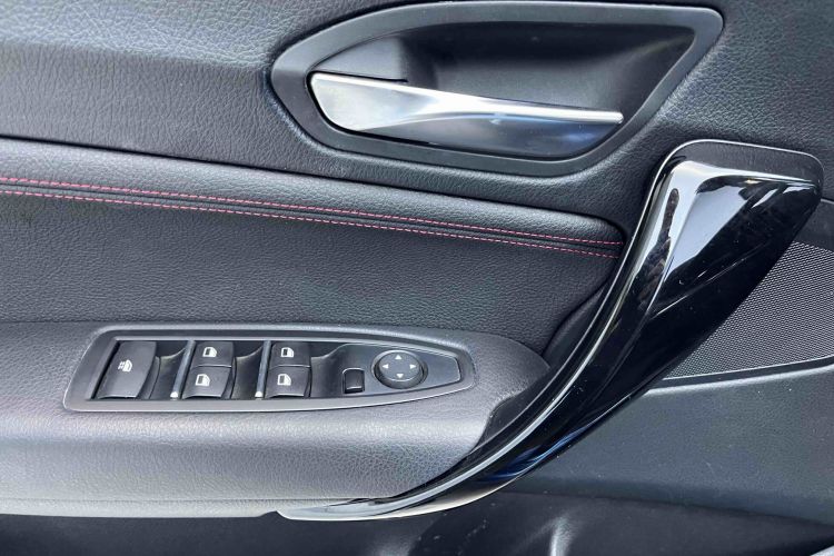 宝马2系(进口) 2018款 220i 敞篷轿跑车 运动设计套装中控内饰7009