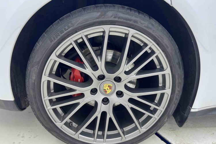 保时捷 2023款 Panamera 4 行政加长铂金版 2.9T车身外观6007