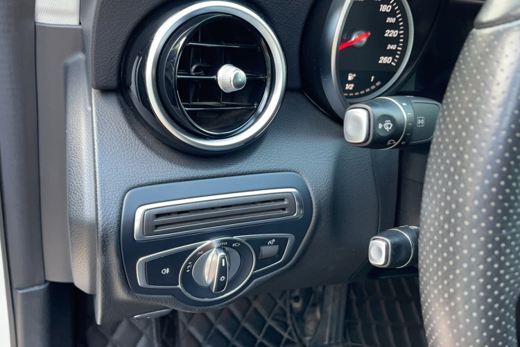 奔驰C级 2018款 C 180 L 时尚型运动版局部细节9003