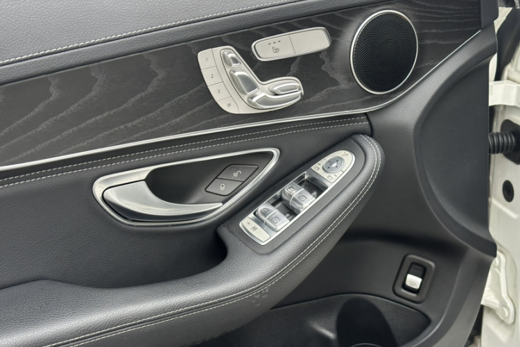 奔驰C级 2020款 改款 C 260 L 运动版中控内饰7009