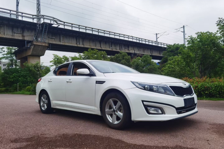 起亚K5 2015款 2.0L 自动GL车身外观6002