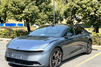 领克Z10 2024款 95kWh 702km四驱智驾Ultra