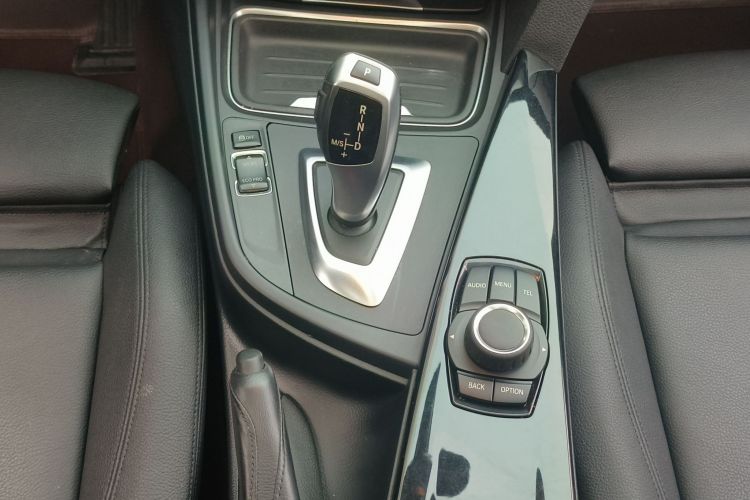 宝马3系 2015款 316i 运动设计套装局部细节18