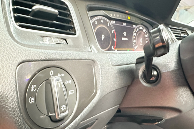 大众 高尔夫 2020款 280TSI DSG豪华型中控内饰7001