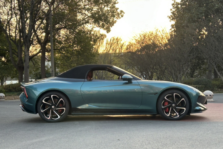 名爵 MG Cyberster 2026款 520km 传奇四驱版车身外观6008