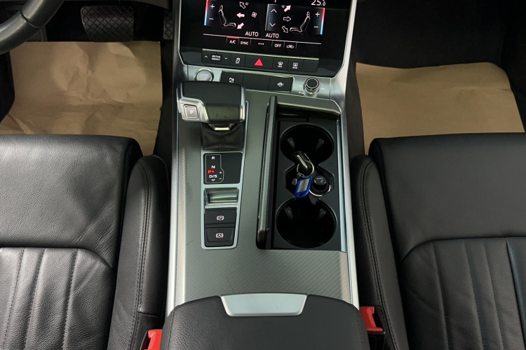 奥迪A6L 2019款 45 TFSI quattro 臻选致雅型中控内饰7010